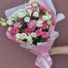кустовые розы в букете