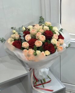 большой букет роз и кустовых роз Брест