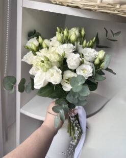 Белый букет невесты из эустомы с эвкалиптом в Бресте
