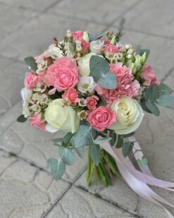 Букет невесты из роз и кустовых роз в Бресте