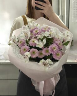 Букет из хризантем и альстромерий в Бресте