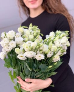 Девушка с цветами