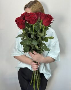 красная роза 70 см