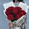 Букет из 11 красных роз 50 см в упаковке