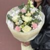Большой сборный букет с розами эустомой и матиолой