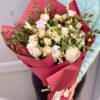 Букет кустовых роз с хлопком, розами и хамилациум