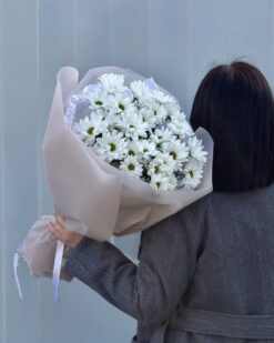 Букет из ромашковой хризантемы Брест
