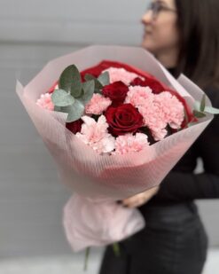 Красно розовый букет