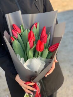 стильный букет тюльпанов