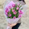 букет пионовидных лавандовых тюльпанов