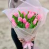 Букет розовых махровых тюльпанов