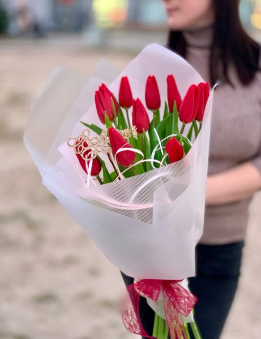 букет из 11 красных тюльпанов