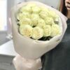 Букет из 15 белых роз А215 в нежной упаковке