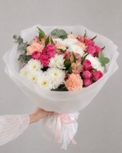 Сочный букет из хризантем и кустовых роз Б223 с доставкой в Бресте