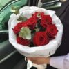Букет из 7 красных роз с эвкалиптом в Бресте