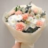Нежный букет из хризантем и гвоздик Б220 с доставкой цветов в Бресте