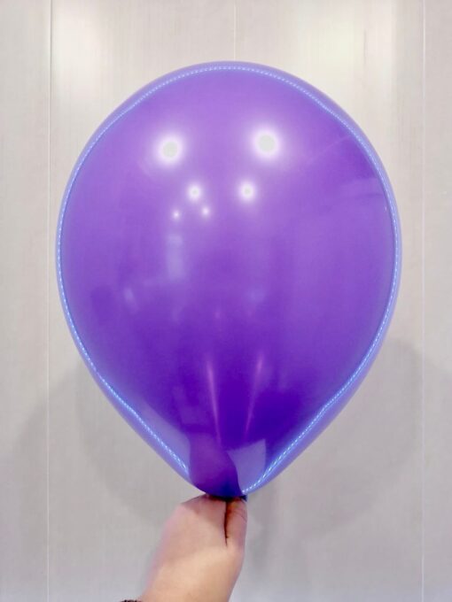 фиолетовый шар с гелием