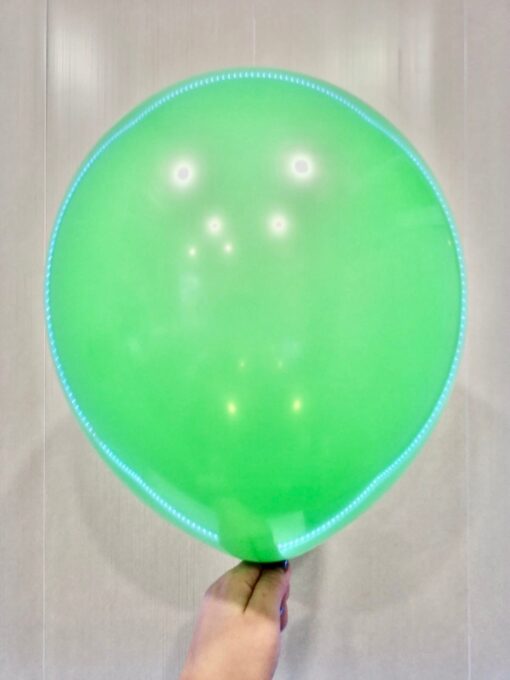 зеленый воздушный шар