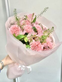 гвоздика с альстромерией в букете