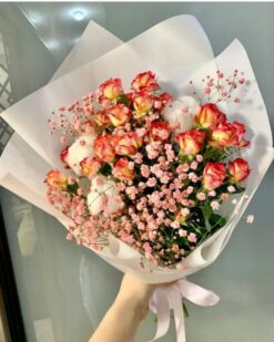 розы с гипсофилом