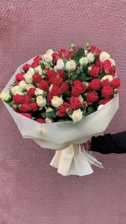 Букеты из кустовых роз